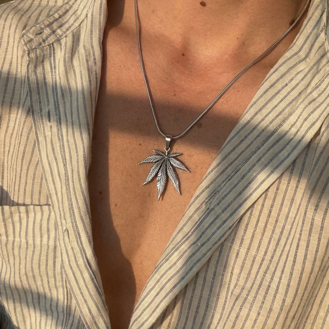 Marijuana leaf silver pendant 925