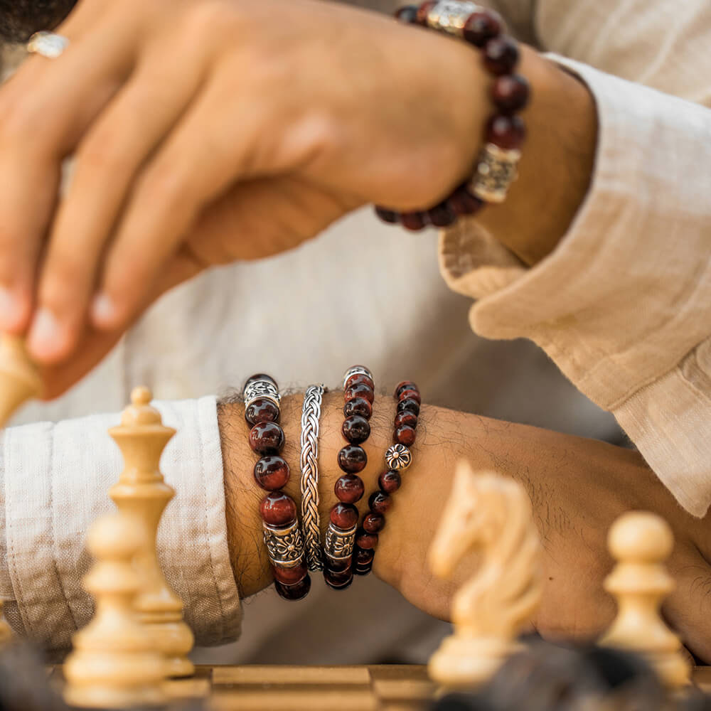 عين النمر الأحمر