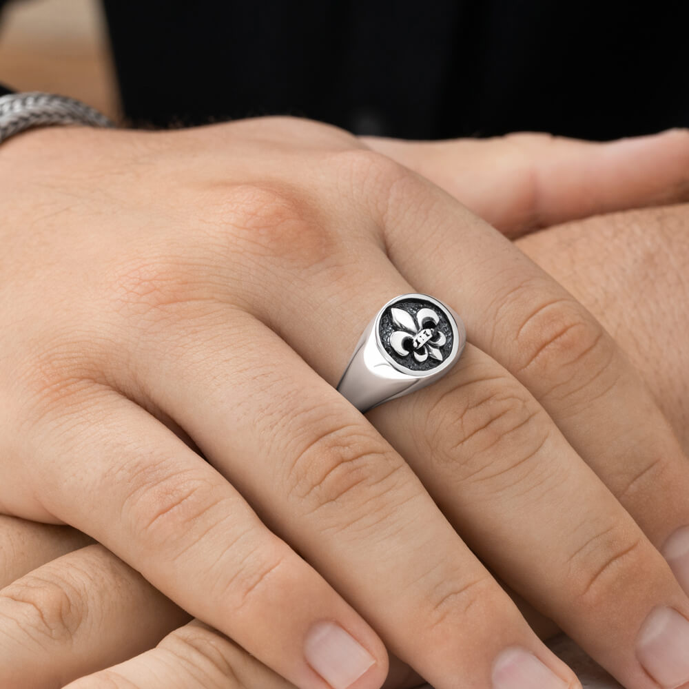 Fleur-de-Lis ring