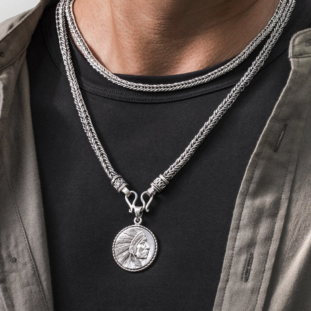 Chief pendant