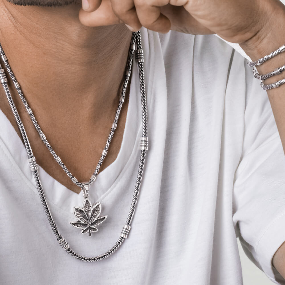 Weed leaf pendant