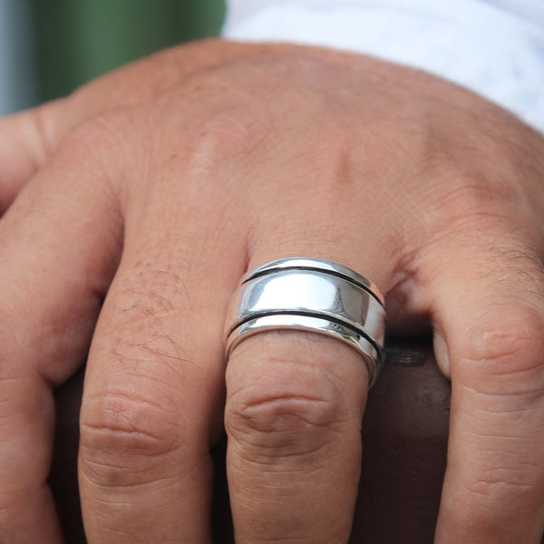 Plain silver band discount