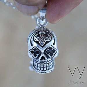 Silver skull pendant