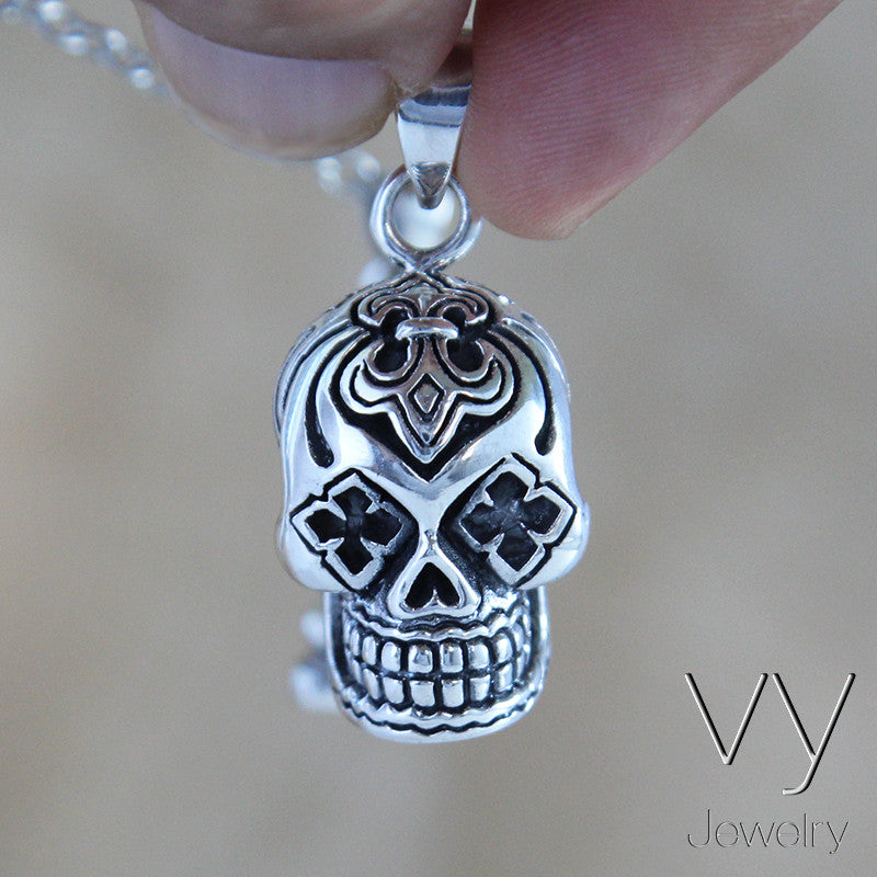 Silver skull pendant